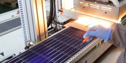 Solar inverter is the core equipment of a solar power system. It converts the direct current(DC) generated by solar panels into alternating current(AC), which can be used by household and industrial electrical appliances.  On & off grid hybrid inverters are the most popular type. They can work together with solar panels and lithium batteries. When the grid is available, the system uses solar power first; excess power can be fed back to the grid for net metering if local utility permits. When grid power fails, it automatically switches to off-grid mode to supply power for critical loads.  This kind of hybrid inverter is widely used in home rooftop solar systems, villas, commercial buildings and small industrial power supply projects. It also supports remote areas without stable grid access, working as independent power station together with PV modules and storage batteries.
